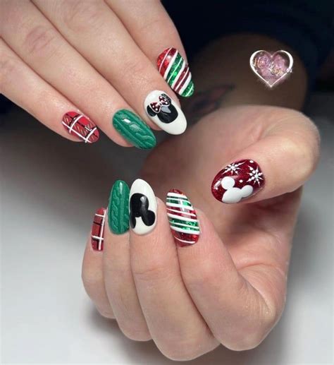 Fun And Festive Disney Christmas Nails Design Ideas Disney