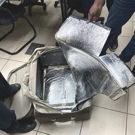 PF prende passageiro quase 13 kg de cocaína escondidos em malas no