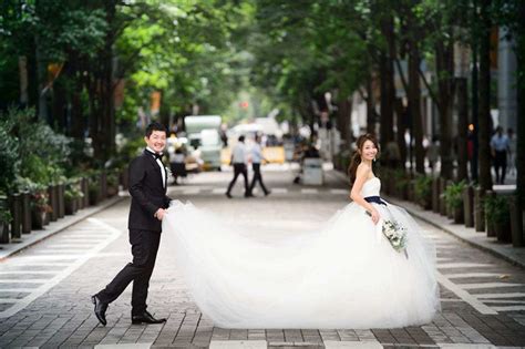 結婚式の前撮りポーズ75選写真110枚【最新版】 美花嫁図鑑 Farny ファーニー ｜お洒落で可愛い花嫁レポが満載！byプラコレ