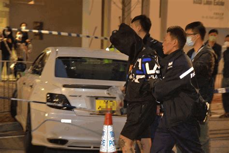 葵涌毒品快餐車避警追失控撞欄 警一度拔槍戒備男司機被捕 新冠疫情專頁