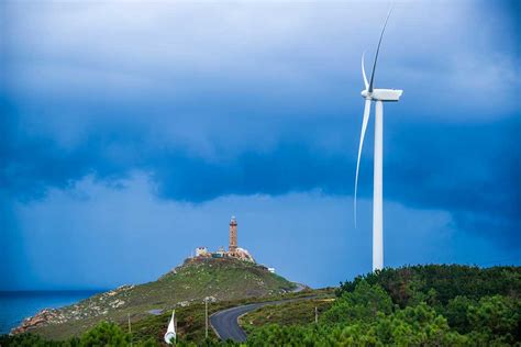 Naturgy y la noruega Equinor se unen a la carrera por la eólica marina