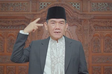 Ani Sofian Sampaikan Ucapan Selamat Idulfitri Dengan Bahasa Isyarat