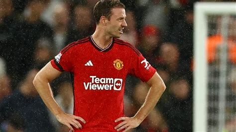 Manchester United Confirms Defender Jonny Evans Is Out For Several