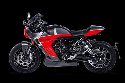 Motorrad Vergleich FB Mondial Sport Classic 300i ABS 2021 Vs Benelli