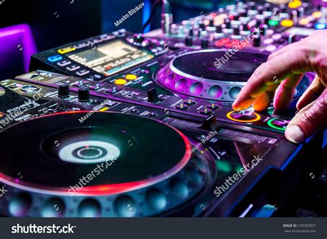 36513 Disc Jockey Images Stock Photos And Vectors Shutterstock