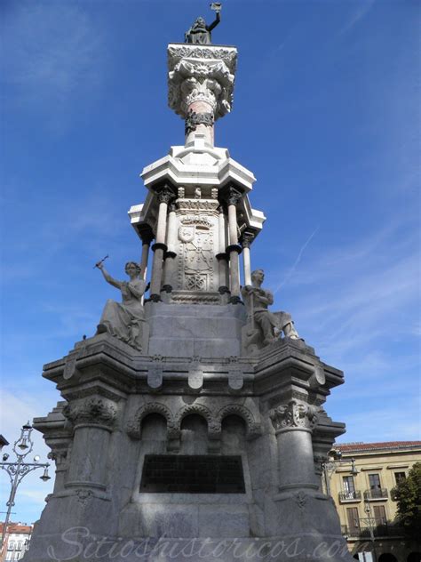 El Monumento A Los Fueros De Pamplona Iru A