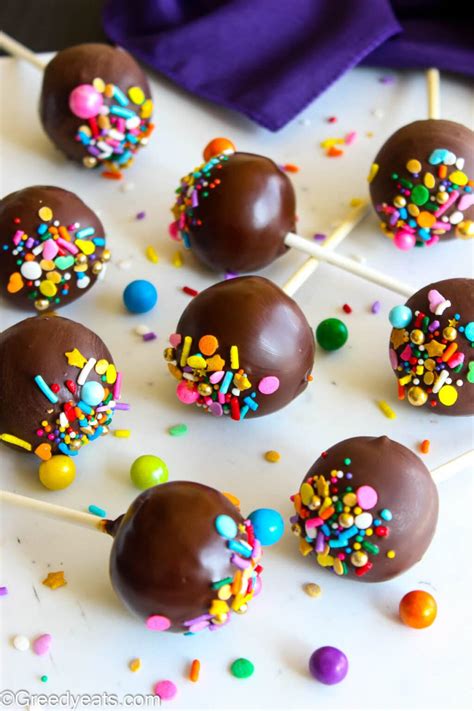 Chocolate Cake Pops - Greedy Eats