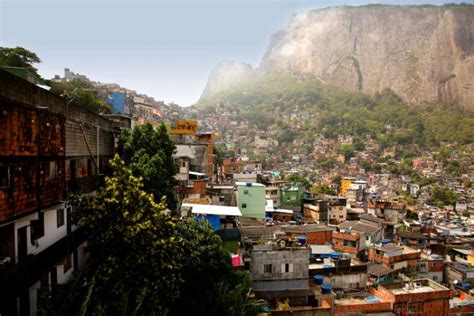 Tiroteio na Rocinha assusta população e fecha auto estrada