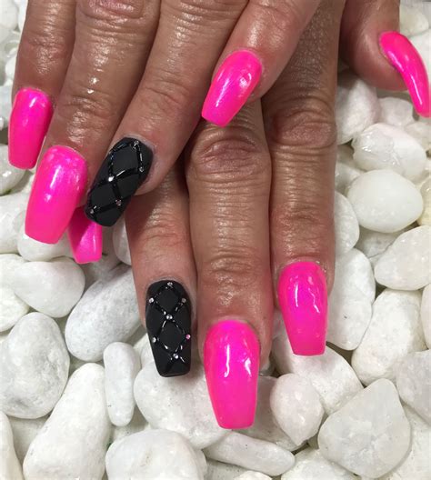 Pin By Annalisa Knight On Nails Pink Acrylic Nails Pink Black Nails