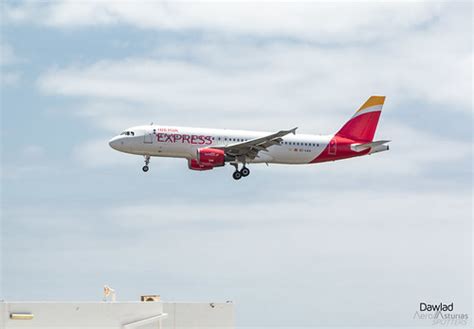 Ec Lkh En Aproximacion Final Airbus A Iberia Expres Flickr