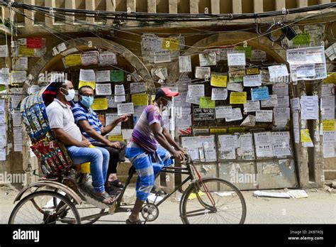 Gli Avvisi Di To Let Visti Etichettati Sul Muro Come Persone Migranti