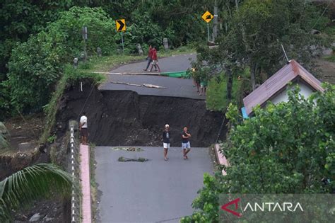 Jalur Wisata Putus Diterjang Banjir Di Bali Antara News