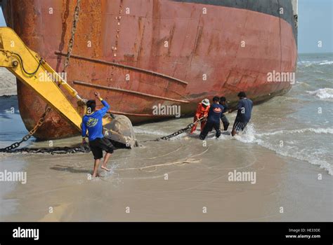 Ran Aground Oil Tanker Ship In Thailand Stock Photo Alamy