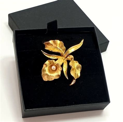 Vintage Signed BOUCHER Orchid Gold Plated Brooch 8 Gem