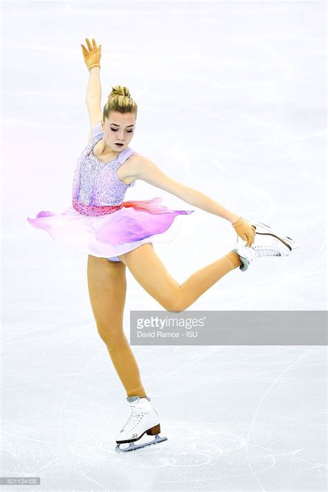 Elena Radionova Of Russia Performs During The Ladies Free Program アイススケート選手 フィギュアスケート スケート 衣装