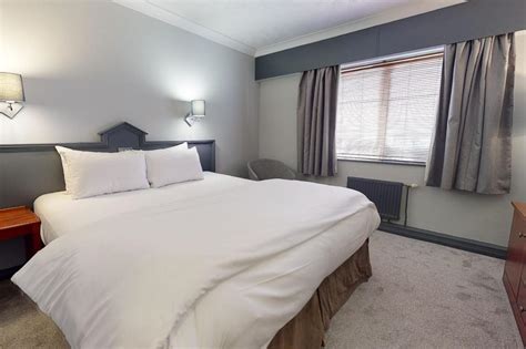 Village Hotel Manchester Hyde Deals & Reviews, Hyde | LateRooms.com