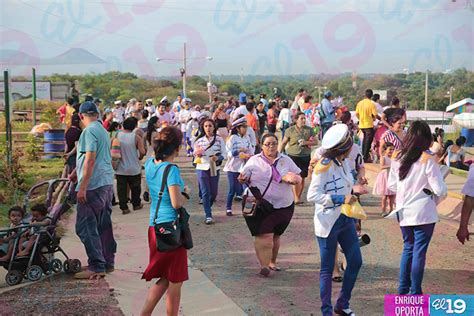 Familias Nicarag Enses Aprovechan Fin De Semana Largo Para Asistir A La