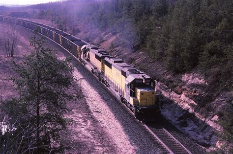 CNW 8026 The C NW SD60 S Grind Up The Hill Into Tunnel Cit Flickr