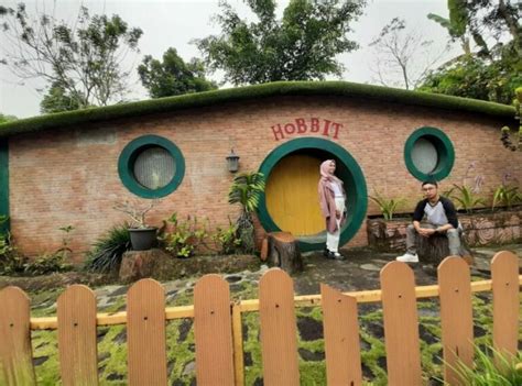 Rumah Hobbit Jogja Lokasi Dan Harga Tiket Masuk Hyarta