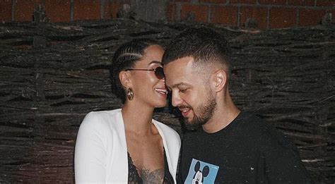 Dafina Zeqiri dhe DJ Geek surprizojnë për Shën Valentin Konica al