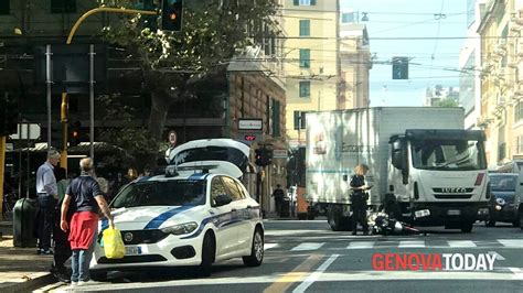 Scontro Tra Moto E Furgone All Incrocio Tra Corso Torino E Buenos Aires