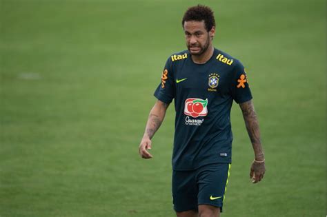 Justiça espanhola decide que Neymar deve ser julgado em Barcelona