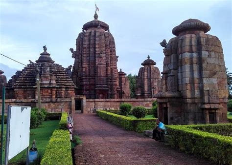 Brahmeshwar Temple Bhuvaneshwar Info History Location Photos