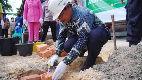 Baznas Siak Letakkan Batu Pertama Rumah Layak Huni