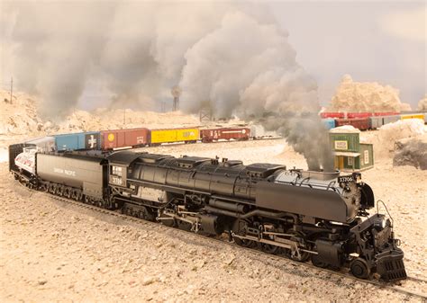 Trix 22939 American Freight Steam Locomotive Challenger With An Oil