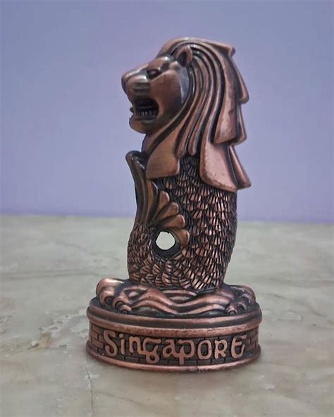 Souvenir Em Metal Est Tua De Merlion Singapura Elo