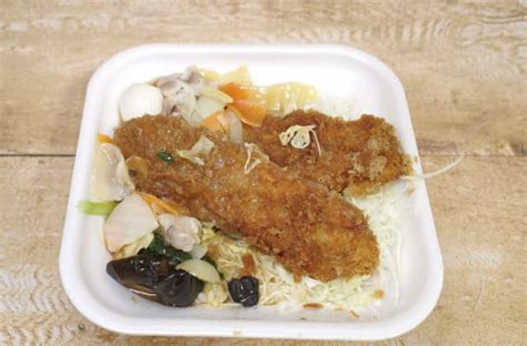 【食レポ】かつや「タレカツと五目うま煮の合い盛り丼弁当」 どデカく肉汁滴るタレカツと、具だくさんな五目うま煮のコンビネーションで一気にご飯が