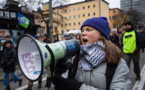 Lactiviste Cologiste Greta Thunberg Compara Tra En Mai Pour Refus D