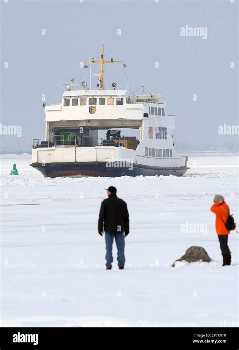 Das Faehrschiff Vitte Faehrt Samstag Februar Von Hiddensee