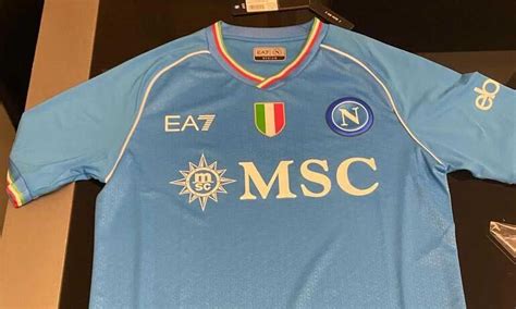 Napoli Spuntano Le Nuove Maglie Lo Scudetto Il Vesuvio E Le Novit