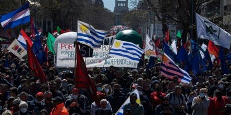 Masivo Acto De La Central Sindical De Uruguay Contra El Gobierno De