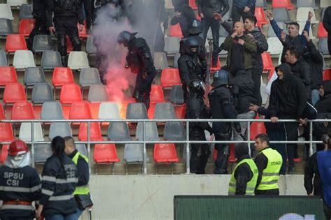 Suporteri dinamovişti interzişi pe stadion înaintea derby ului cu FCSB