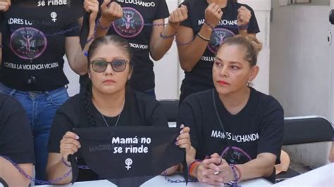 Mujeres Se Encadenan En Jalisco Para Exigir Aprobaci N De Ley Contra