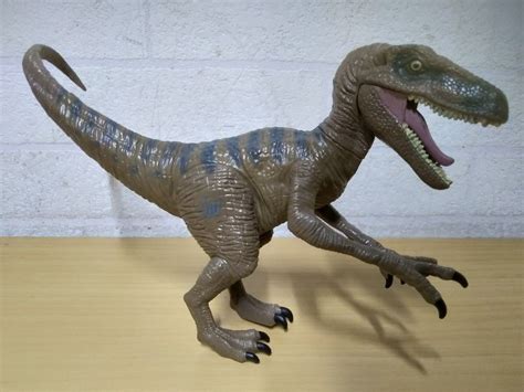 Jurassic World Velociraptor "Delta", Hobbies & Toys, Toys & Games on ...