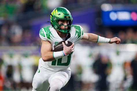 Oregon Vs Liberty Will Bo Nix Lead Oregon To Victory In The Fiesta