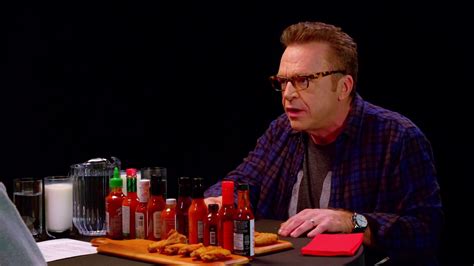 Hot Ones Staffel 3 Folge 20 Tom Arnold Melts Down While Eating Spicy Wings