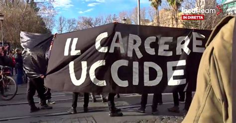 Cospito I Cortei Degli Anarchici Fuori Dal Carcere Di Opera E A Roma