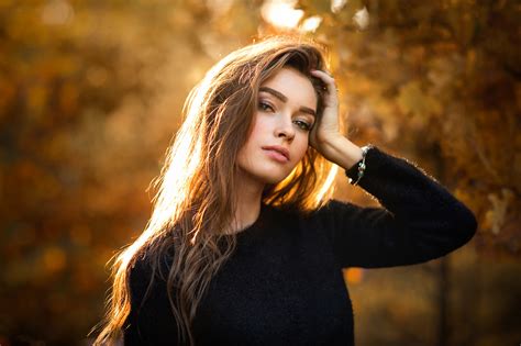 Wallpaper Women Model 500px Looking At Viewer Brunette Hands In Hair Depth Of Field