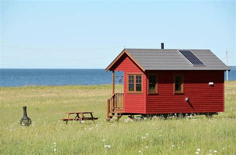 Waterfront Off-Grid Tiny Houses in Quebec