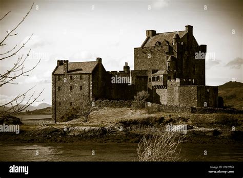 Eilean Donan Castle Dornie Scotland Stock Photo - Alamy