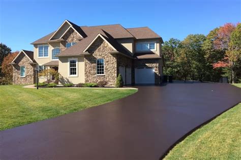 Major Mistakes to Avoid When Undergoing Repaving Driveway