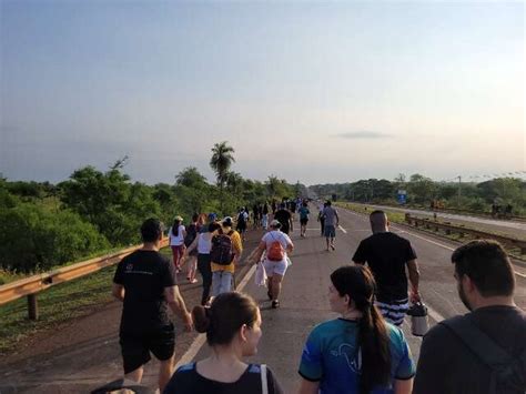 Romeiros caminham por 20 km até santuário para celebrar Dia da