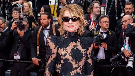 Isabelle Huppert Lleva La Tendencia Naked Shoes Al Siguiente Nivel En