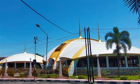 Mirip Gedung Mpr Dpr Ini Fakta Menarik Masjid Al Baitul Amien Jember