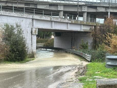 Maltempo Esonda Torrente Mergolo A Montenero Di Bisaccia Molise