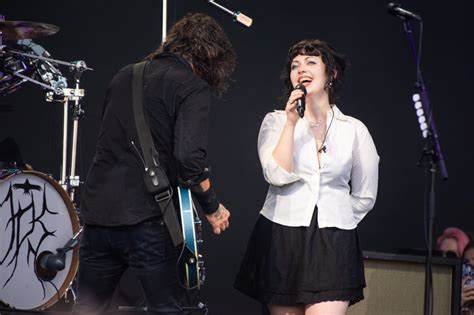 Dave Grohl's Daughter Violet Joins Him at Glastonbury 2023 | POPSUGAR ...